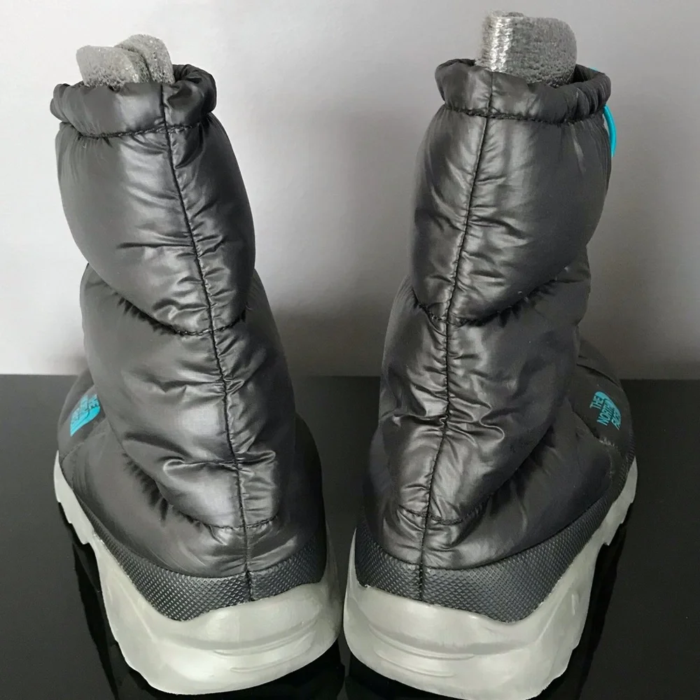 The iconic North Face Bootie is keep your feet warm during cold winter. - Picture 7 of 15